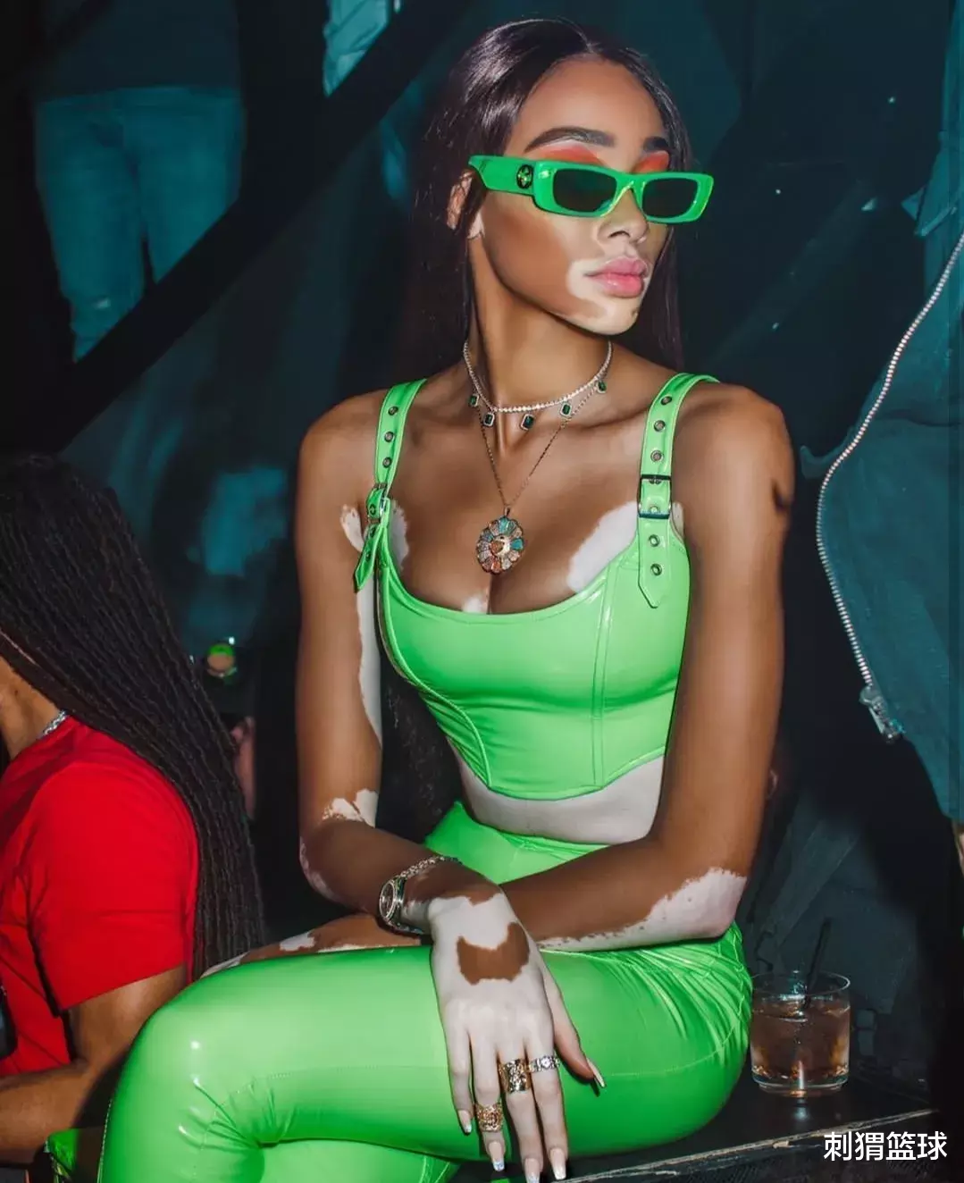 库兹马|超污组图惊呆球迷!库兹马和奶牛女友的小日子太得劲了!