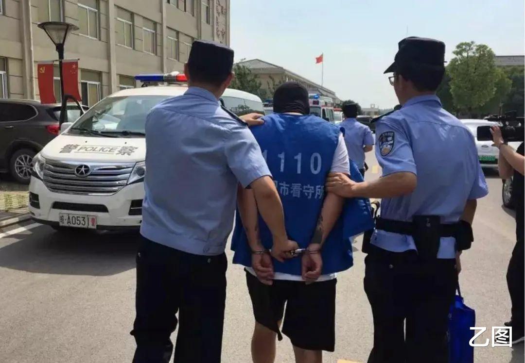 赣州@95后女孩涉黑潜逃，被抓后痛哭，网友：眼泪背后是一副毒辣心肠