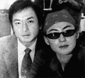 郑伊健|年轻时撞脸黄家驹，和陈小春是情敌，遭郑伊健打压，今年过50靠走穴捞金