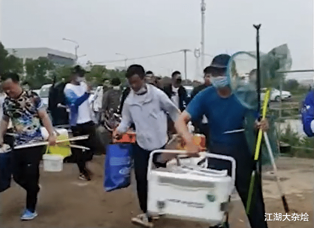 武汉|湖北武汉发生一起事件，数百钓鱼爱好者抢位置，场面让人哭笑不得
