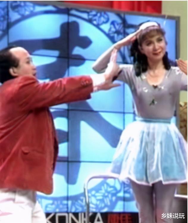 蔡明|“春晚钉子户”蔡明，一年痛失两位亲人，58岁在病床上哭成泪人