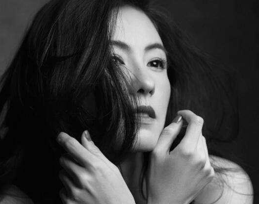 张柏芝|张柏芝巴黎订婚：我终于成了别人的女人，爱到最后已无路可退的人