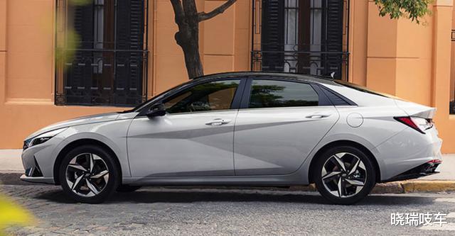 现代伊兰特|全新伊兰特，若买自吸版本就上尊贵版，入门车型不推荐