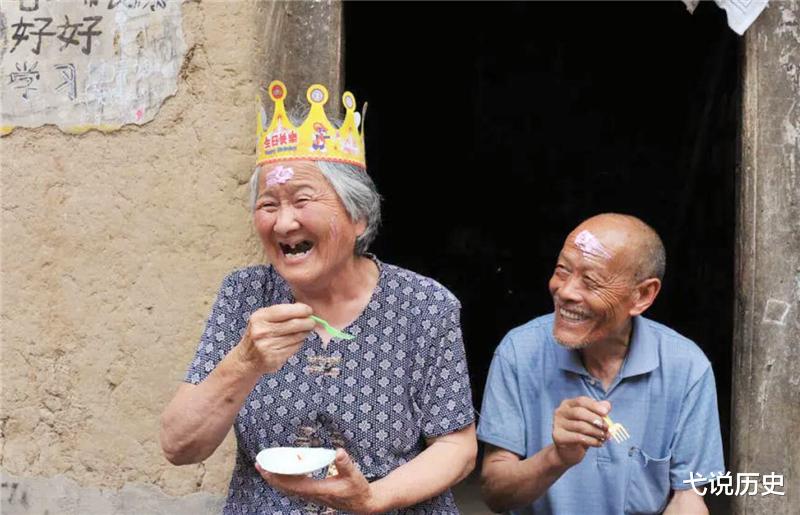 弋说历史|九旬老人不愿上户口，临终说出“真实身份”，人们直言：真能藏啊