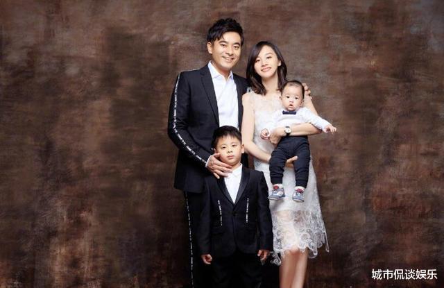 结婚|两人一见钟情仅仅15天闪婚，婚后7年如初恋，今一家四口幸福恩爱