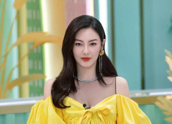 「黄圣依」这不是《乘风破浪的姐姐》！而是娱乐圈社交阶层的缩影