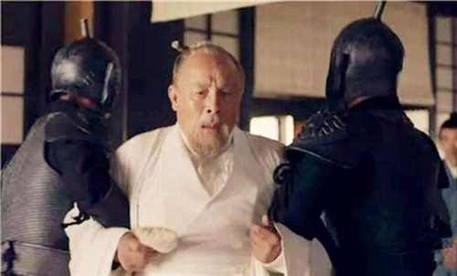 曹操当年为什么坚决要斩了华佗？后汉书揭开真相，曹操是正确的