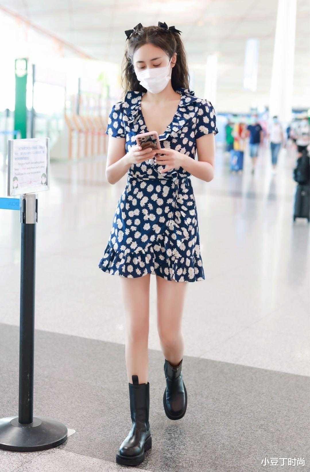 连衣裙|白百何瘦下来真会穿，高领碎花连衣裙配高马尾，气质高级大气