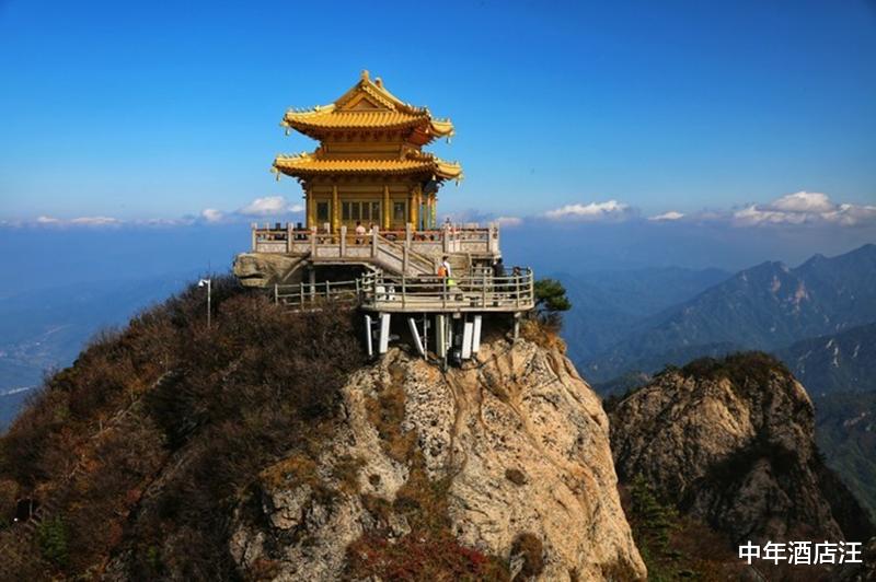 金顶@中国最危险的三大峰顶,看到都瑟瑟发抖,网友:爬上去的都是狠人