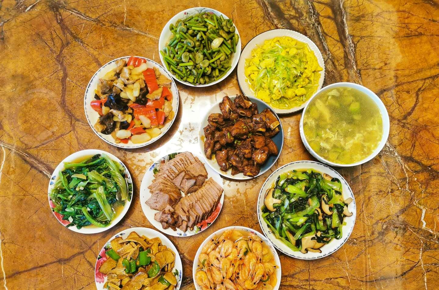 食材■家庭小聚，10个人10道家常菜，荤素搭配，你看怎么样