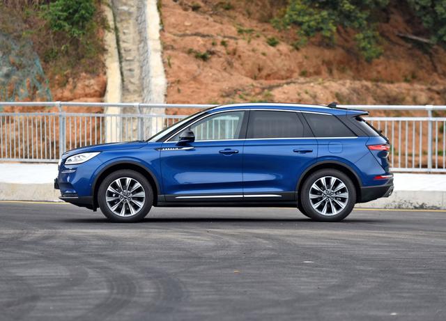 林肯汽车|2.0T配8AT，6.8秒破百，比奔驰更贵气的SUV，却比三缸宝马还便宜