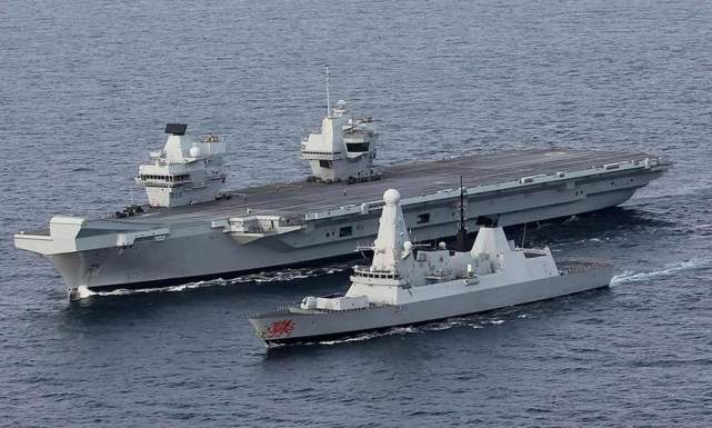 『海湾战争』还敢来中国撒野？张召忠又一次说中了，建造2艘航母掏空国库