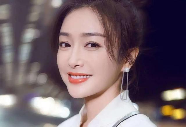 秦岚|秦岚与黄晓明同居4年，分手还倒贴1000万！如今报复手段真精彩！