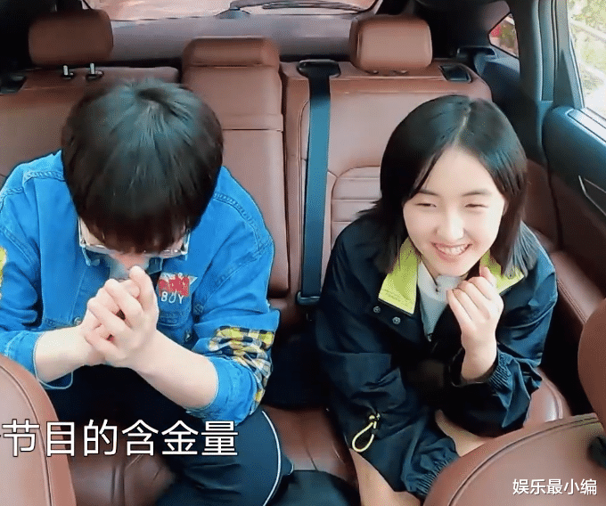 张子枫▲张子枫坐车录节目,忘了自己穿的三分裤,当场反应尽显高情商