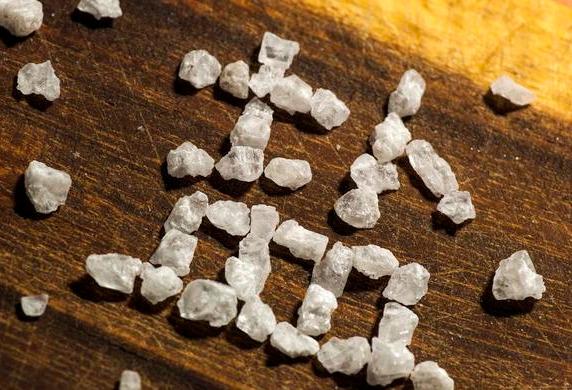 【黑眼圈】肾不好都写在脸上，脸上出现4种状况要注意，3件事不能再做了