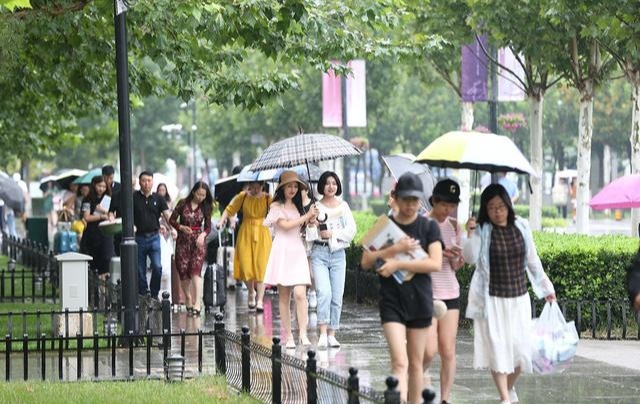 高校|多省高校学费标准来了,高校新生欲哭无泪,家长:也很无奈!