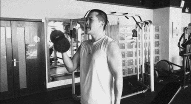 张博宇|比起自毁前程房祖名，被父亲张丰毅看不起的张博宇才是真豪横