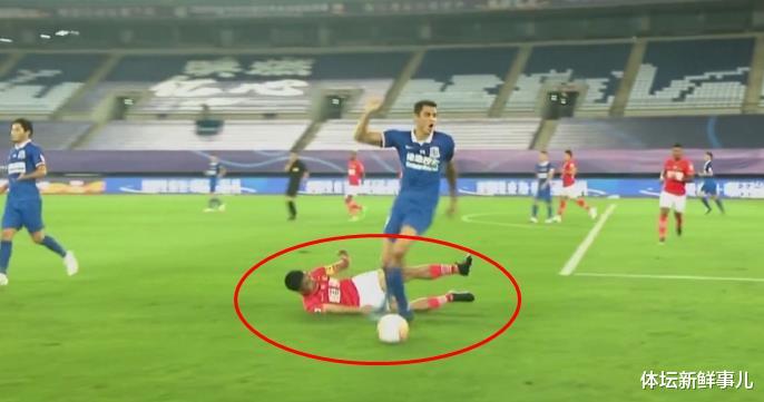 埃尔克森|输球又输人！恒大2-0申花，董路曝内情，艾克森遭炮轰，谁注意郑智举动