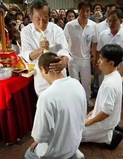 『张国荣』为赌王续命, 不救张国荣, 还说邓丽君罪有应得, 泰国白龙王有多\神\?