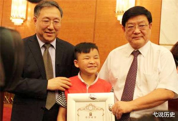 弋说历史|12年前，汶川地震9岁小英雄，曾当着全国人发誓考清华，如今怎样