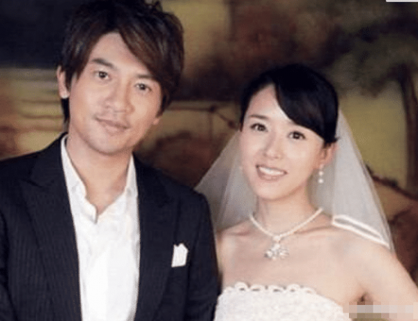 苏有朋|苏有朋近照大变样，他的妻子，是一个十足的大美人，笑起来很甜美