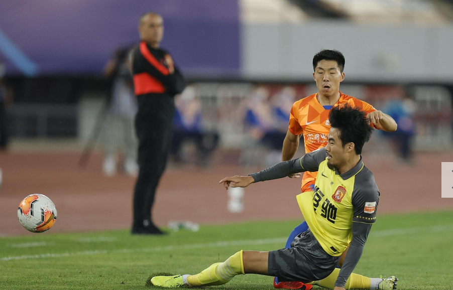 广州恒大|恒大挖到宝！鲁粤战董路盛赞恒大外援，许家印花176万太值了