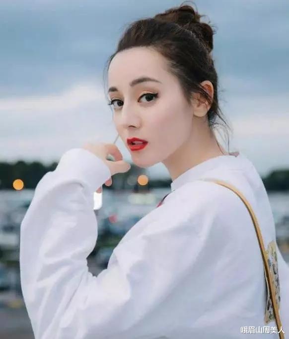 迪丽热巴|?迪丽热巴终于换发型了,将长发剪掉变“初恋短发”,简直美炸了!