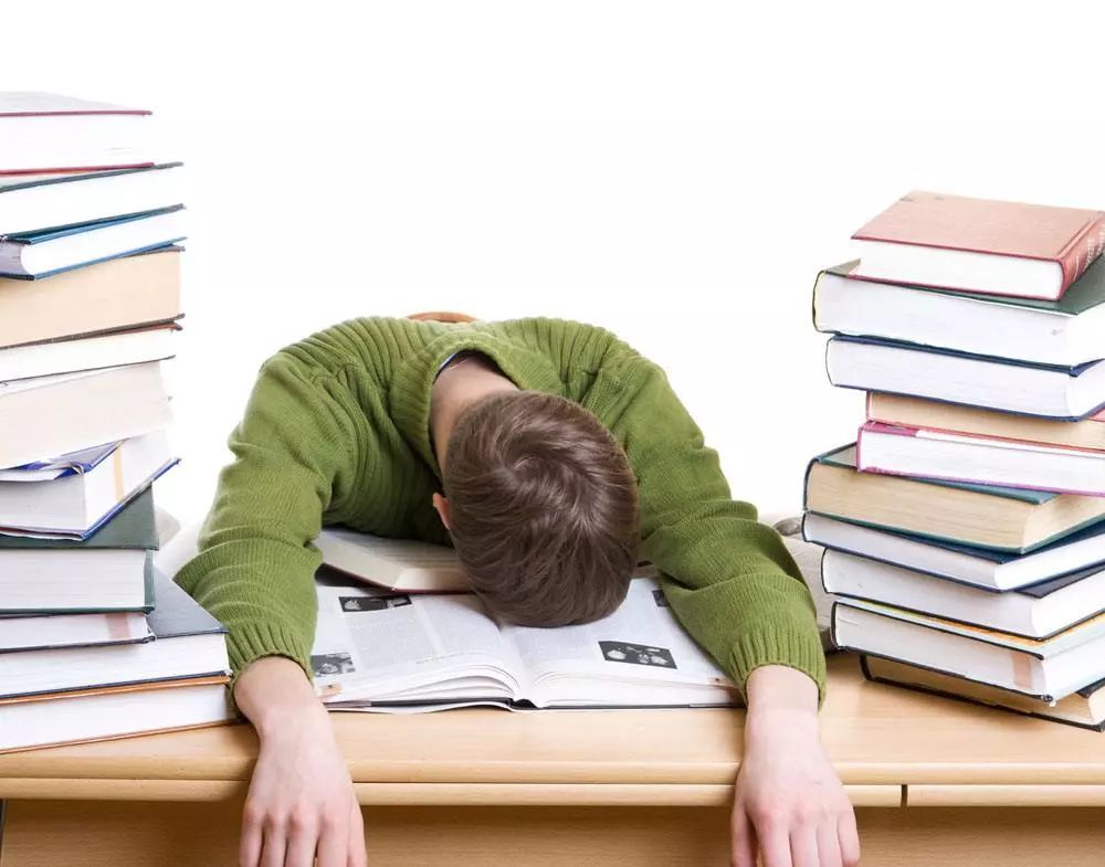 水果@湿气过重，可以多吃这些食物，这些水果不宜多吃