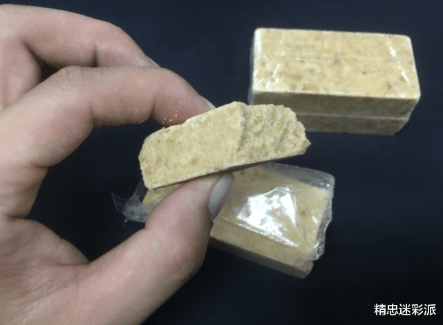 「饼干」压缩饼干为何如此管饱？网友放水里泡30分钟，结果一目了然！