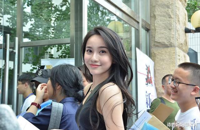 大学|大一新生带着冰箱去报到，得知原因后，学校给他买了一个更大的