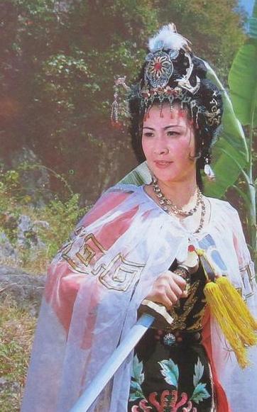 铁扇公主|“铁扇公主”王凤霞，现实却嫁“孙悟空”，38岁乳腺癌香消玉损