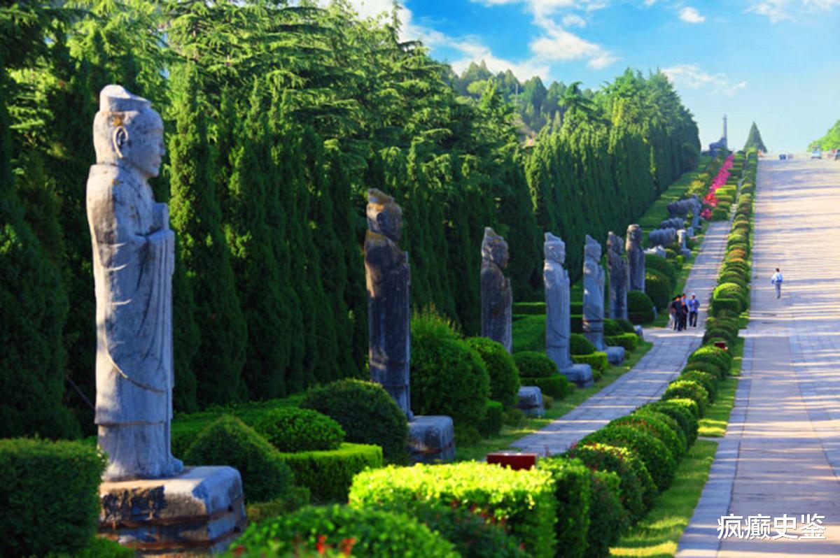 「武则天」武则天墓前有61个无头石人,千年来难以解释,被2位农民解开