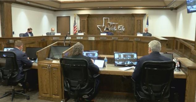 睹图|女子回家发现卧室门紧锁着，打开门发现丈夫正在侵犯一名女孩