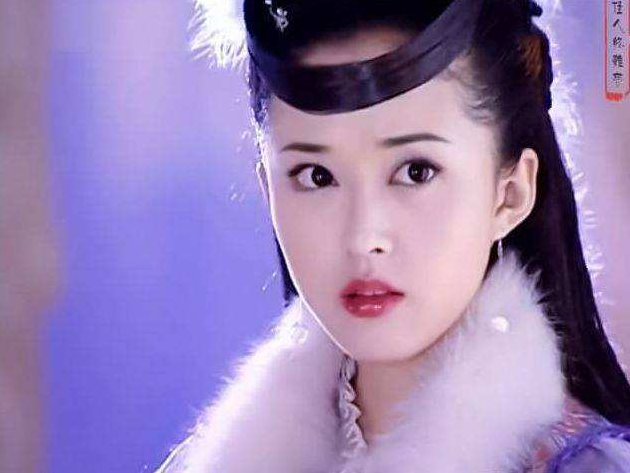 |有种“惊艳”叫14年后的嫦娥， 当她穿上礼服后， 网友：这谁能不喜欢？
