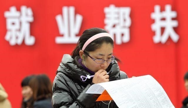 #文职#5月起比公务员好的金饭碗！工资9000，最低只要本科！六险一金！