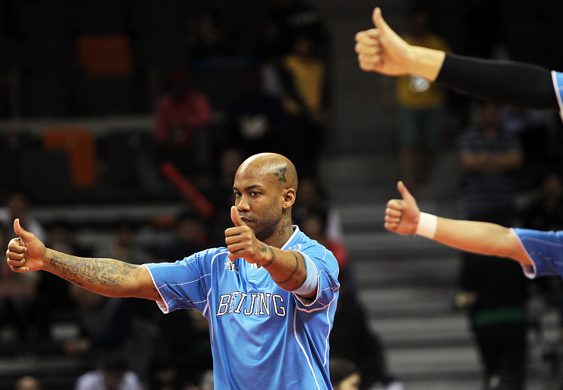 「孙悦」一手好牌打烂！曾连帽科比霍华德，现依靠马布里生存