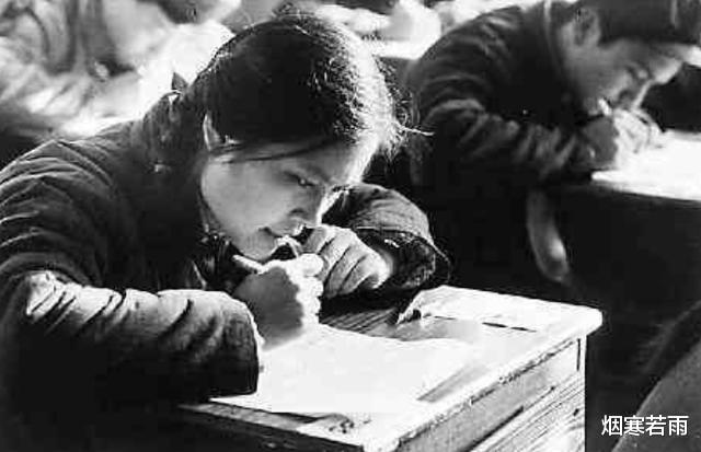 【】建国后首位高考女状元，语文近满分，靠知识离开农村现在何处？