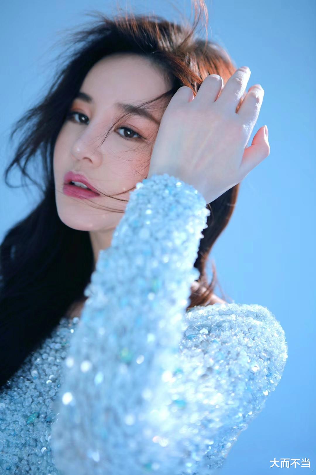 「王晶」王晶力捧的90后女星，身高172神似邱淑贞，出道7年不红败在气质？