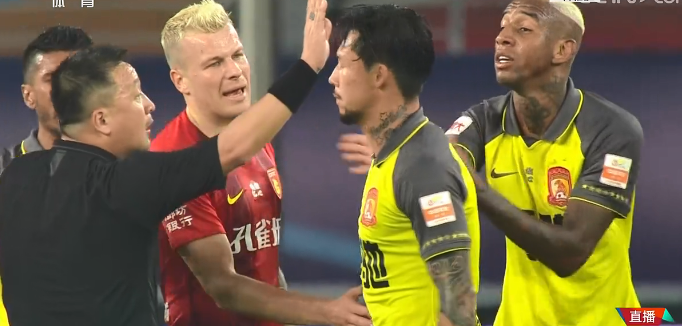 卡纳瓦罗|卡纳瓦罗错信两人险造冷门，连换5人才造逆转，真大腿疯狂庆祝