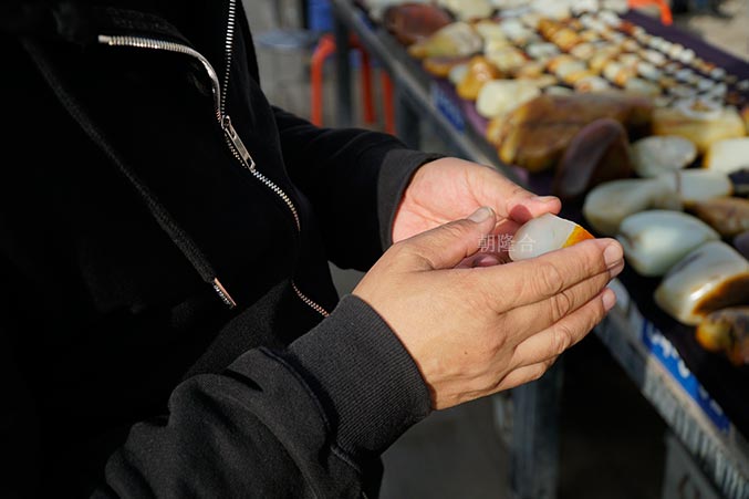 |有多少人买玉, 因为一个贪字,买到假货