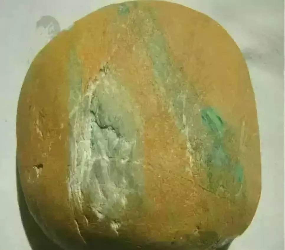 「翡翠」翡翠“观音王”惊艳亮相！三千颗蛋面垫底，估价超过九位数！