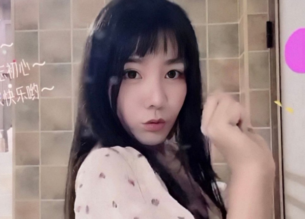 一条小团团|小团团开播忘记戴口罩，惊鸿一瞥，网友：太可爱了！