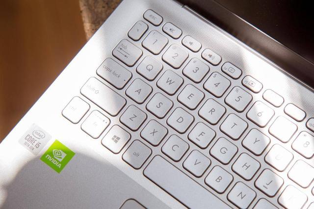 华硕|性价比最高的入门本？华硕VivoBook15s体验一个月，解锁新视野