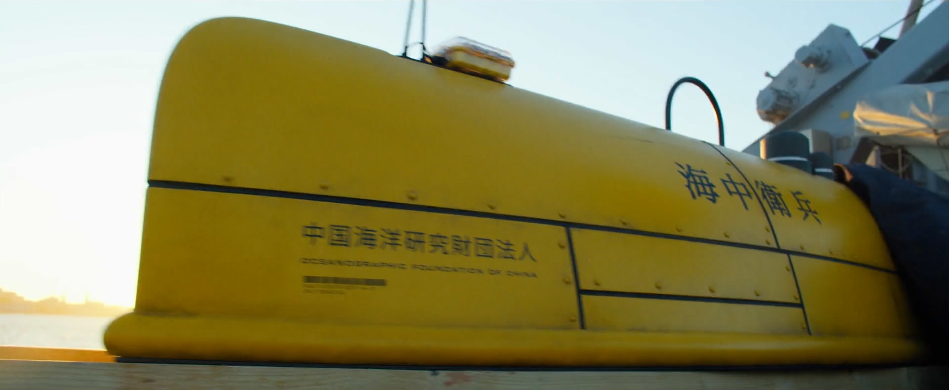 迈克尔·贝|迈克尔·贝重口暴爽动作片《鬼影特攻》，炸碎了逻辑、炸碎了故事