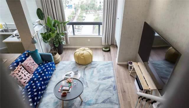 85㎡小复式，开放式客餐厨十分敞亮，木凳电视柜个性又可爱