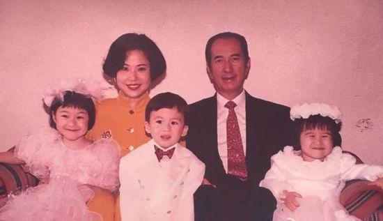 「何鸿燊」赌王何鸿燊家族之“多人运动 ”