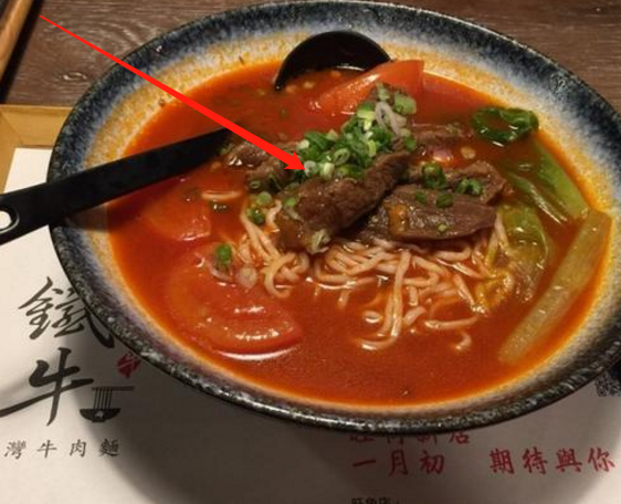 邓伦@邓伦的面馆火了，粉丝前去捧场，点一碗“牛肉面”，结账时却懵了