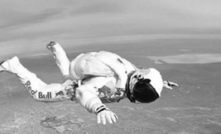 「」当年那个从4万米太空一跃而下，跳伞回到地球的人，如今怎么样了？