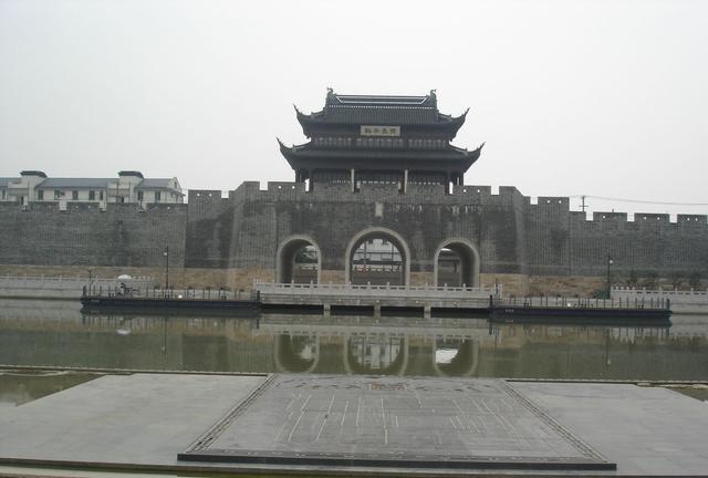 珍郏芝英 杭州曾有个荔枝峰石刻，可是却消失了一百多年，直到四年前才找到