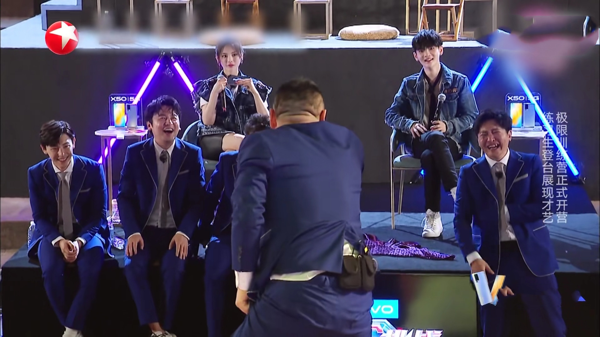 「杨超越」《极限挑战》嘉宾越来越拼，节目却越演越乱，杨超越表情说明问题